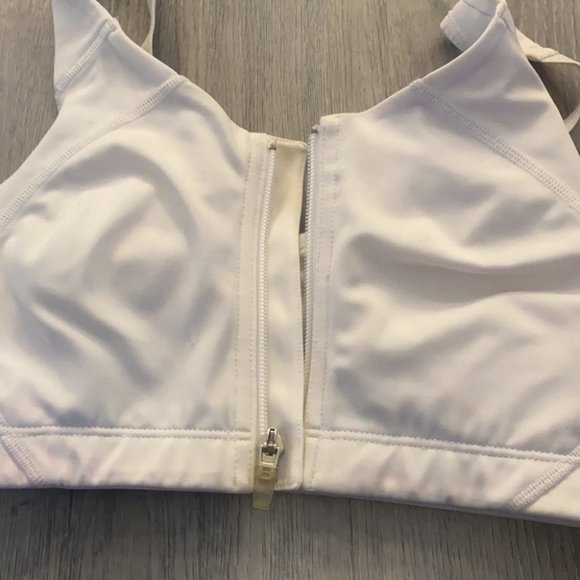 🏳️ New balance white zip up bra size small - Picture 9 of 11